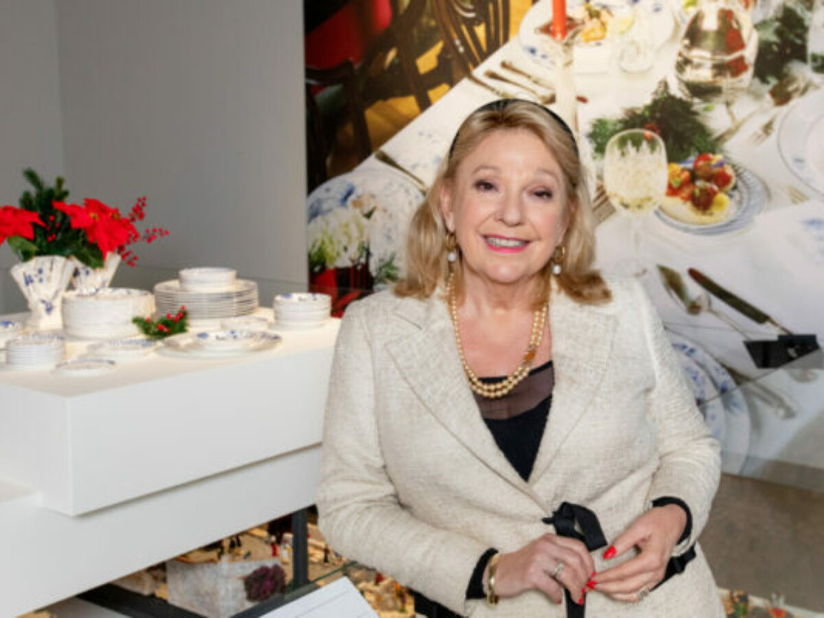 Janny van der Heijden opent de tentoonstelling Feest - foto Ruben van Vliet